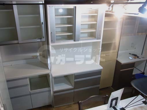 買取金額　3.000円　松田家具　鏡面デザインモダンキッチンボード